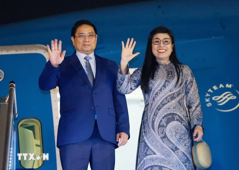 Thủ tướng Phạm Minh Chính và phu nhân rời Hà Nội sang tham dự Hội nghị Đại dương LHQ lần thứ 3 tại Pháp và thăm chính thức Estonia, Thụy Điển. Ảnh: TTXVN