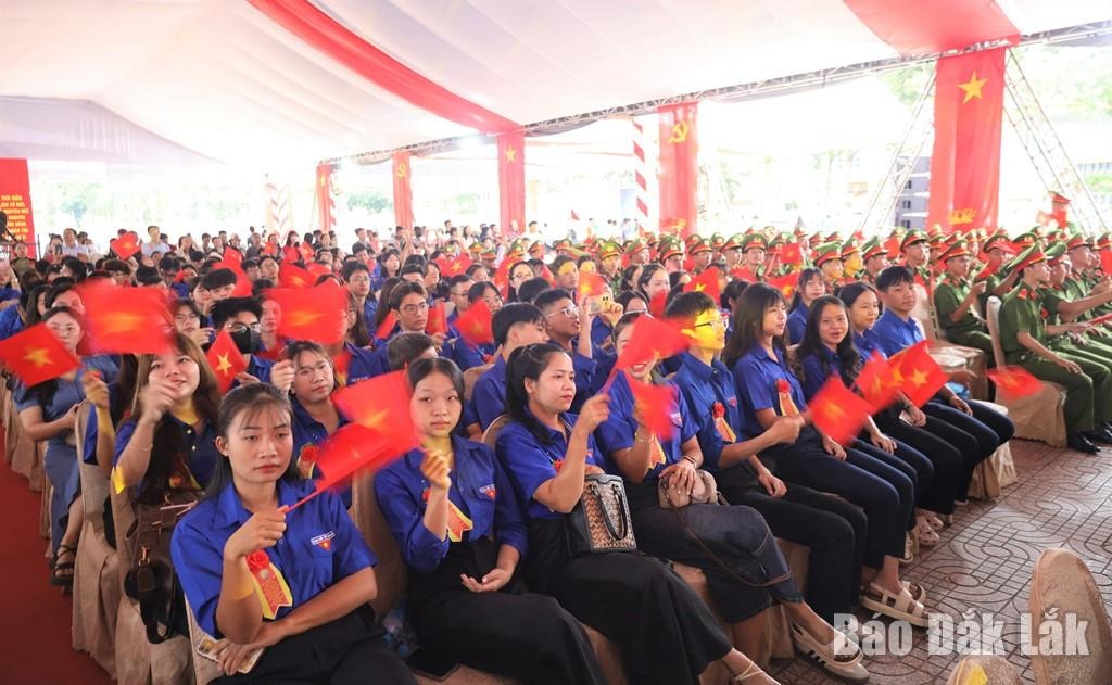 Lực lượng đoàn viên thanh niên tham dự lễ công bố. Ảnh: Nguyễn Xuân