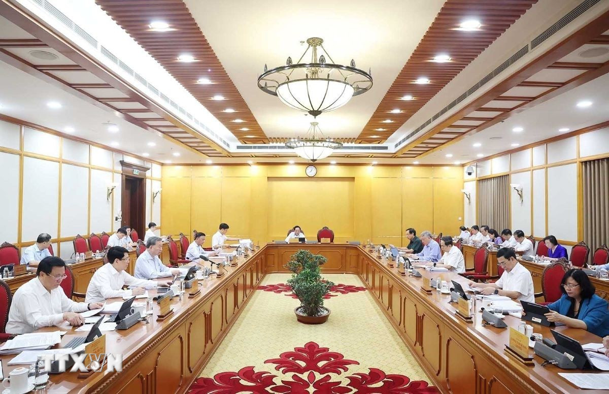 Bộ Chính trị họp cho ý kiến về tình hình, tiến độ thực hiện các nghị quyết, kết luận của Trung ương, Bộ Chính trị về sắp xếp tổ chức bộ máy và đơn vị hành chính. Ảnh: TTXVN