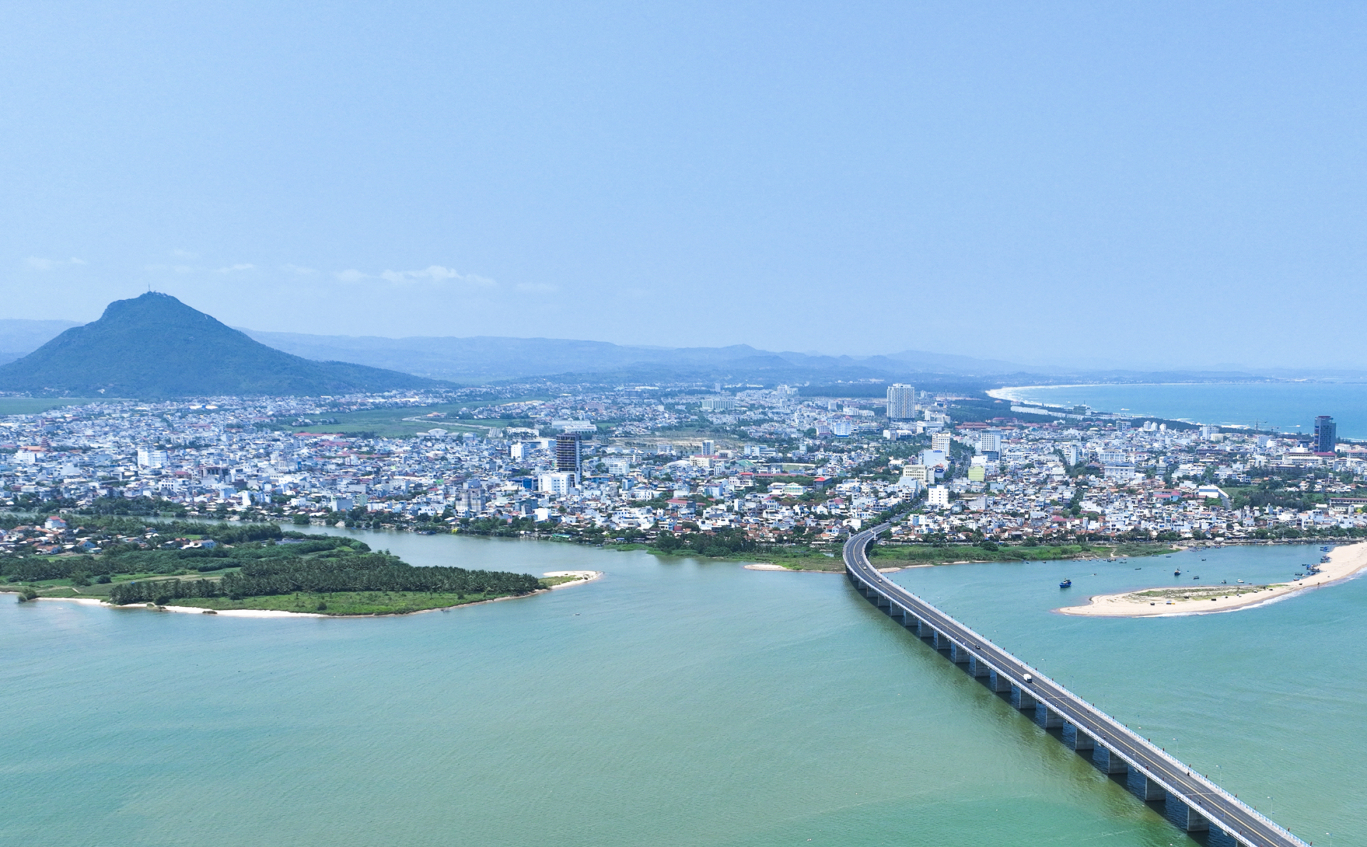 Phu Yen land with over 415 years of formation and developmenthas left an enduring legacy in the historical journey of Vietnamese nation. The photo: Tuy Hoa city, nestled along Da Rang river, is steadily growing into a modern urban area.