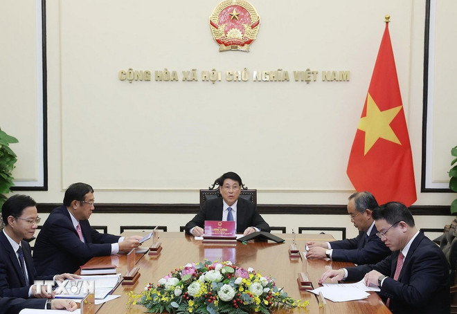 Chủ tịch nước Lương Cường điện đàm với Tổng thống Hàn Quốc Lee Jae Myung. Ảnh: TTXVN