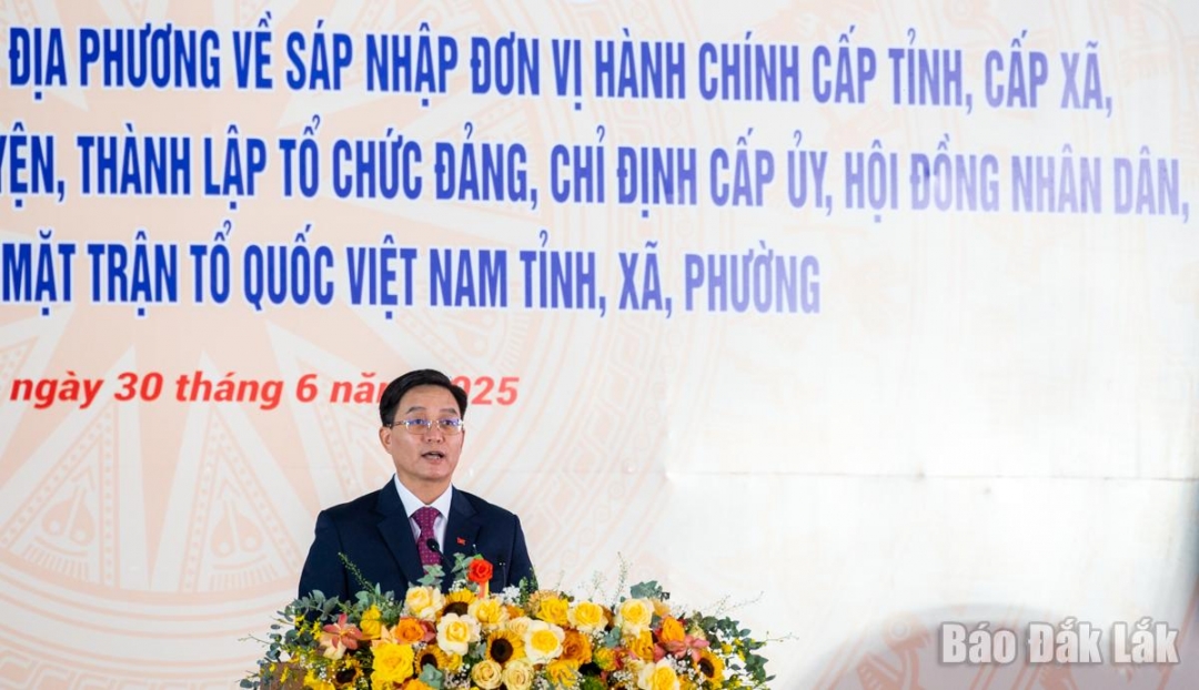 'Đồng chí Nguyễn Đình Trung, Ủy viên Ban Chấp hành Trung ương Đảng, Bí thư Tỉnh ủy Đắk Lắk phát biểu nhận nhiệm vụ. Ảnh: Nguyễn Gia
'