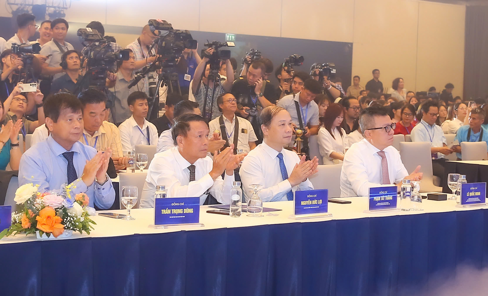 Các đại biểu tham dự lễ bế mạc Hội Báo toàn quốc 2025. Ảnh: HÀ MY