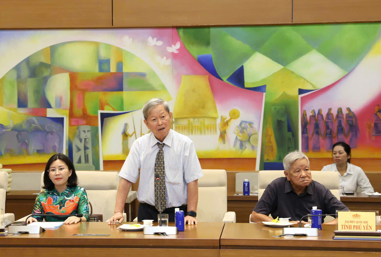 Đồng chí Nguyễn Thành Quang, nguyên Bí thư Tỉnh ủy Phú Yên; Trưởng Đoàn ĐBQH tỉnh khóa XI phát biểu tại buổi gặp mặt