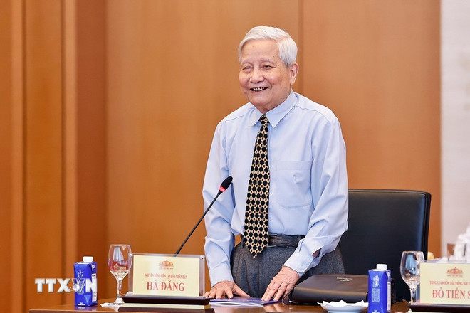 Nhà báo Hà Đăng, nguyên Tổng Biên tập Báo Nhân Dân phát biểu. Ảnh: TTXVN