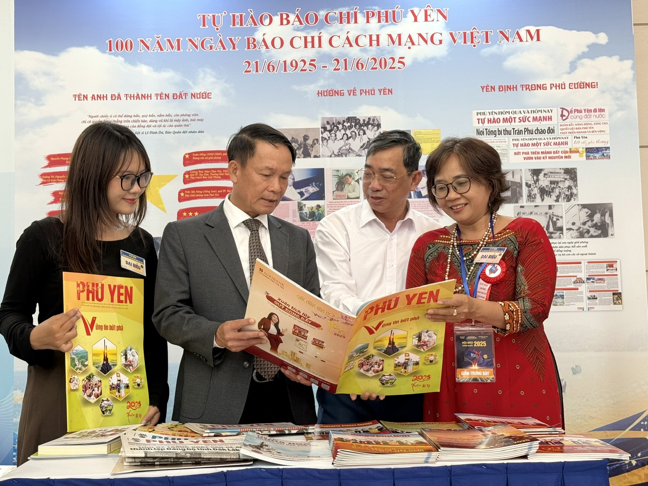 Gian hàng Hội Nhà báo tỉnh Phú Yên đạt giải C “Giải gian trưng bày ấn tượng”. Ảnh: HÀ MY