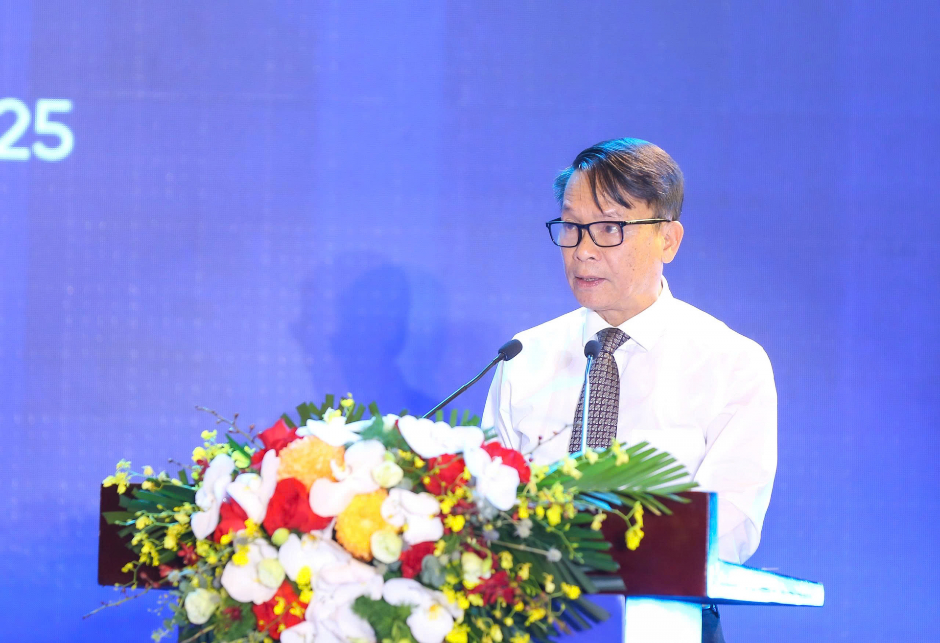 Nhà báo Nguyễn Đức Lợi, Phó Chủ tịch thường trực Hội Nhà báo Việt Nam phát biểu tổng kết Hội Báo. Ảnh: HÀ MY