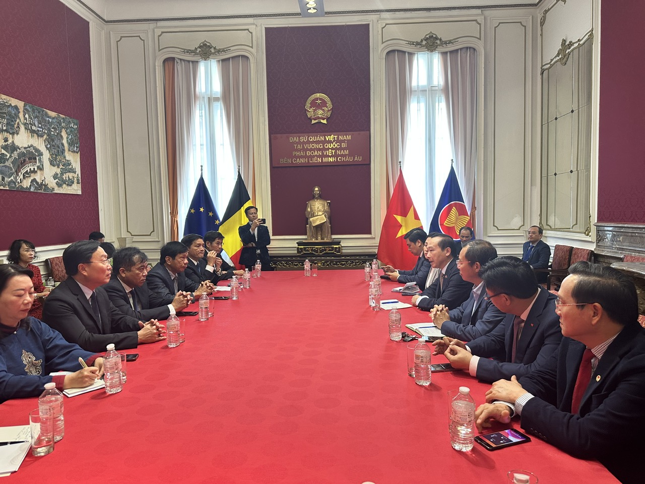 Spectacle of the working session with the Vietnamese Embassy in Belgium