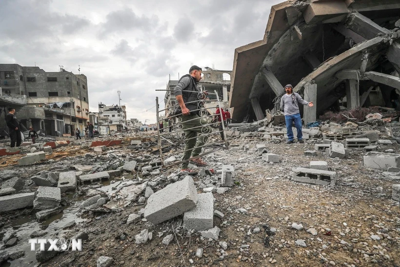 Các tòa nhà bị phá hủy sau cuộc không kích của Israel tại trại tị nạn Jabalia, Dải Gaza, ngày 12/4/2025. Ảnh: THX/TTXVN