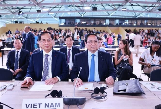 PM Pham Minh Chinh (right) and Deputy PM and Minister of Foreign Affairs Bui Thanh Son at the opening session of the third UN Ocean Conference in Nice, France, on June 9. Photo: VNA