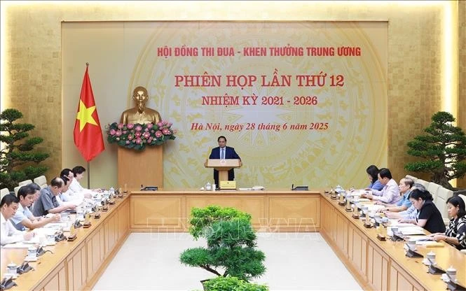 Prime Minister Pham Minh Chinh, Chairman of the Central Council for Emulation and Commendation for the 2021–2026 tenure, chairs the council’s 12th session in Hanoi, June 28, 2025. Photo: VNA