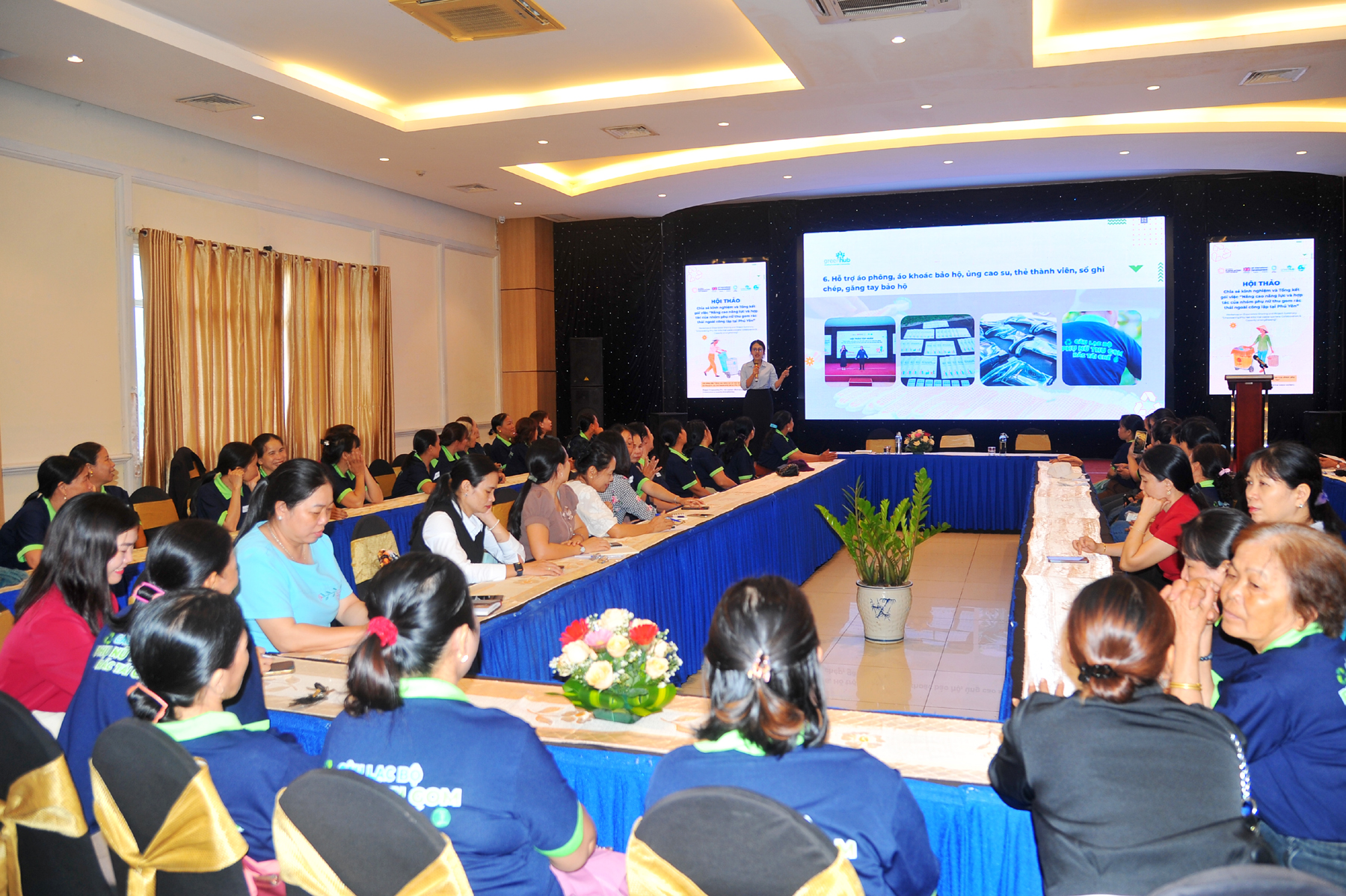 Đại diện GreenHub báo cáo những phần việc mà gói công việc Nâng cao năng lực và hợp tác của nhóm phụ nữ thu gom rác thải ngoài công lập tại Phú Yên đã triển khai. Ảnh: ANH NGỌC