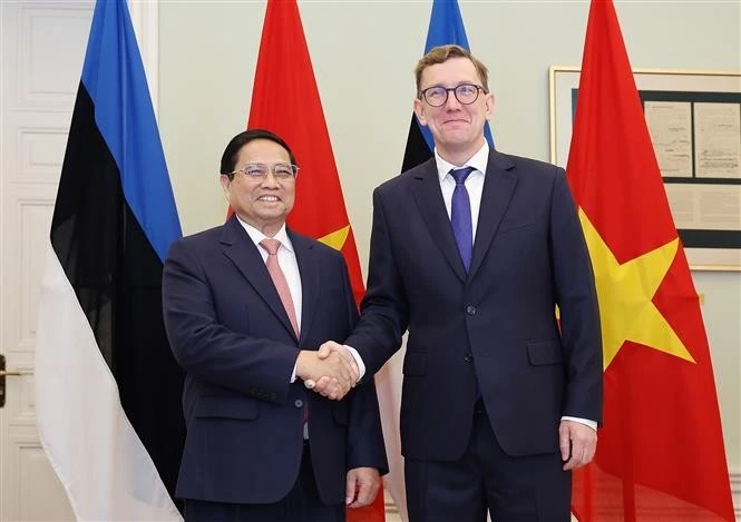 Vietnamese PM Pham Minh Chinh (L) holds talks with his Estonian counterpart Kristen Michal in Tallinn on June 6, 2025. Photo: VNA