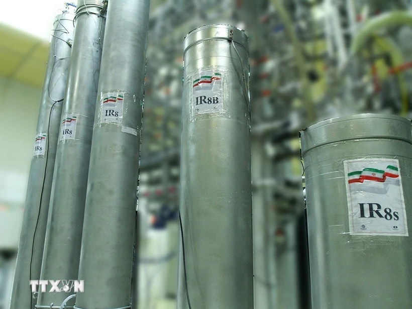 Hàng chục căn cứ quân sự và cơ sở hạt nhân của Iran bị tấn công