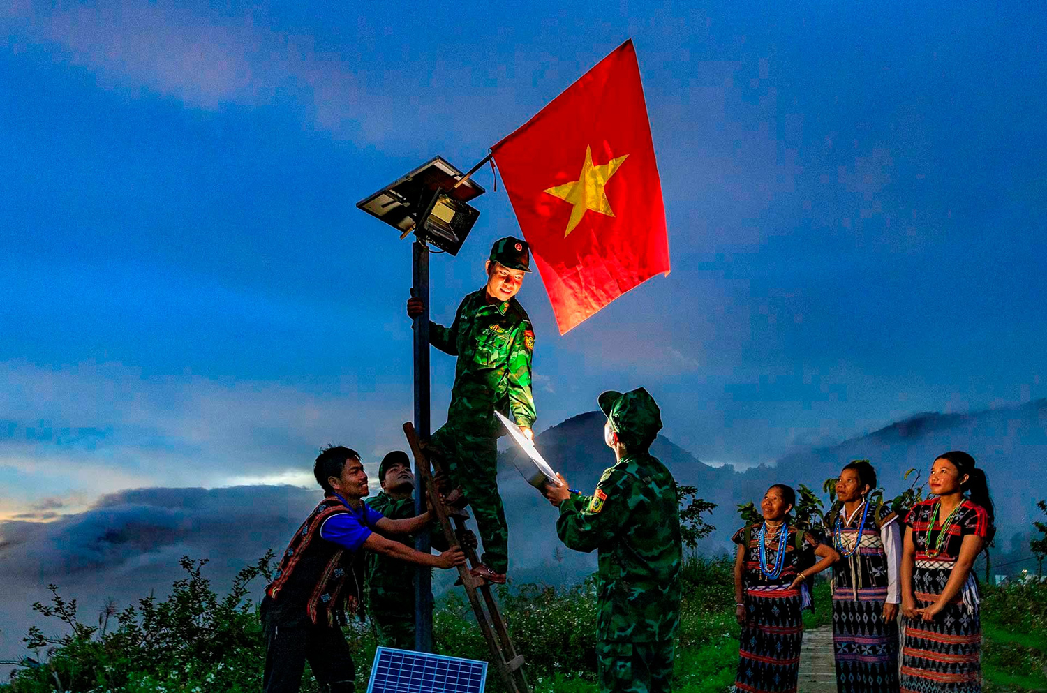 Quân với dân một lòng