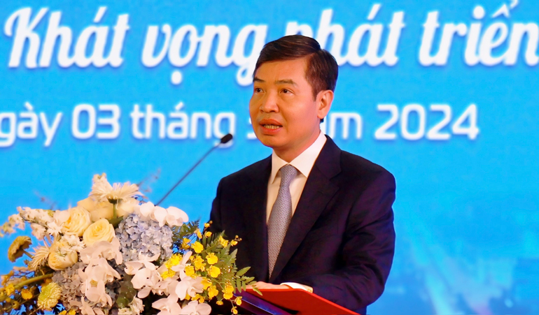 Phó Bí thư Tỉnh ủy, Chủ tịch UBND tỉnh Tạ Anh Tuấn phát biểu khai mạc hội nghị. Ảnh: HÀ MY