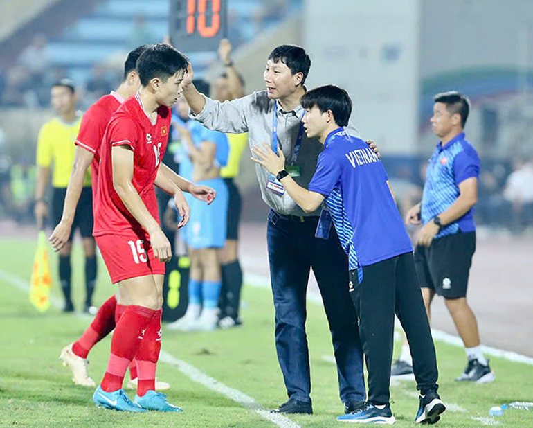 ĐT Việt Nam bất ngờ nhận 'món quà lớn', HLV Kim Sang Sik rộng cửa lập kỷ lục tại AFF Cup 2024